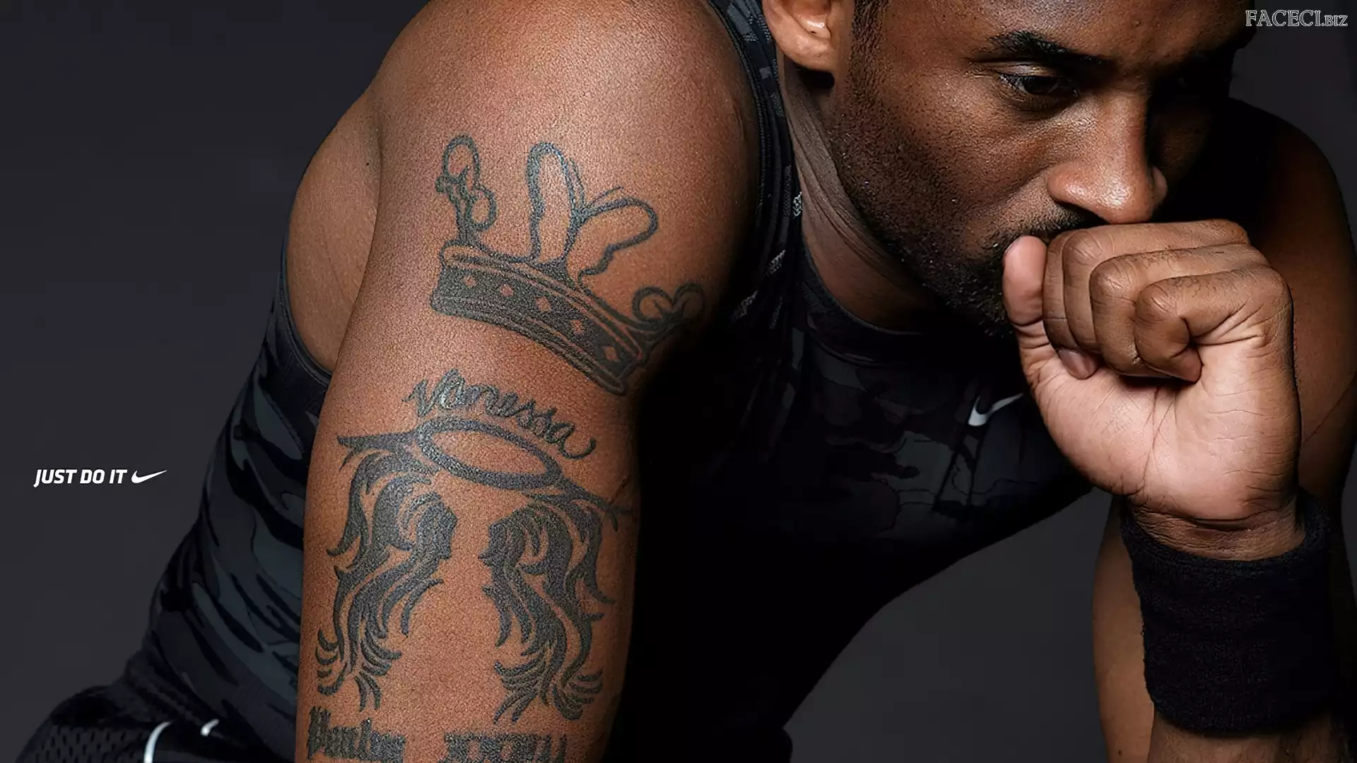 Nike, Zamyślony, Mężczyzna